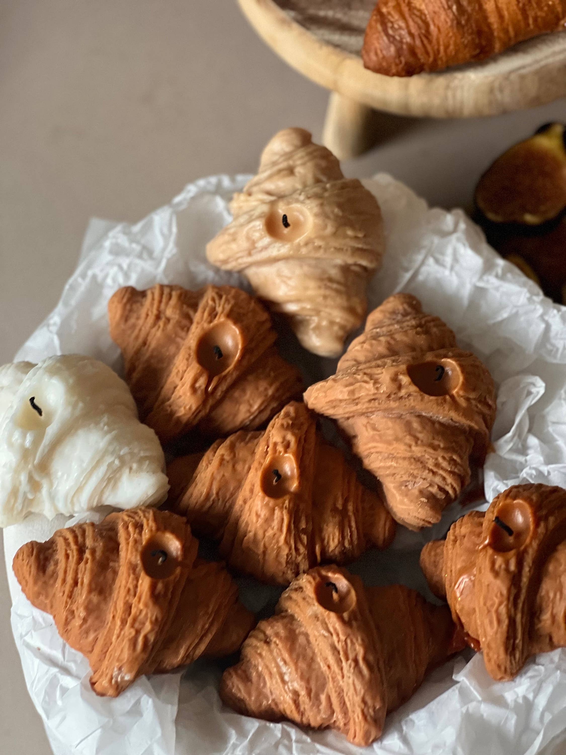 Scented Soy Wax Croissant Candle | Cinnamon Vanilla