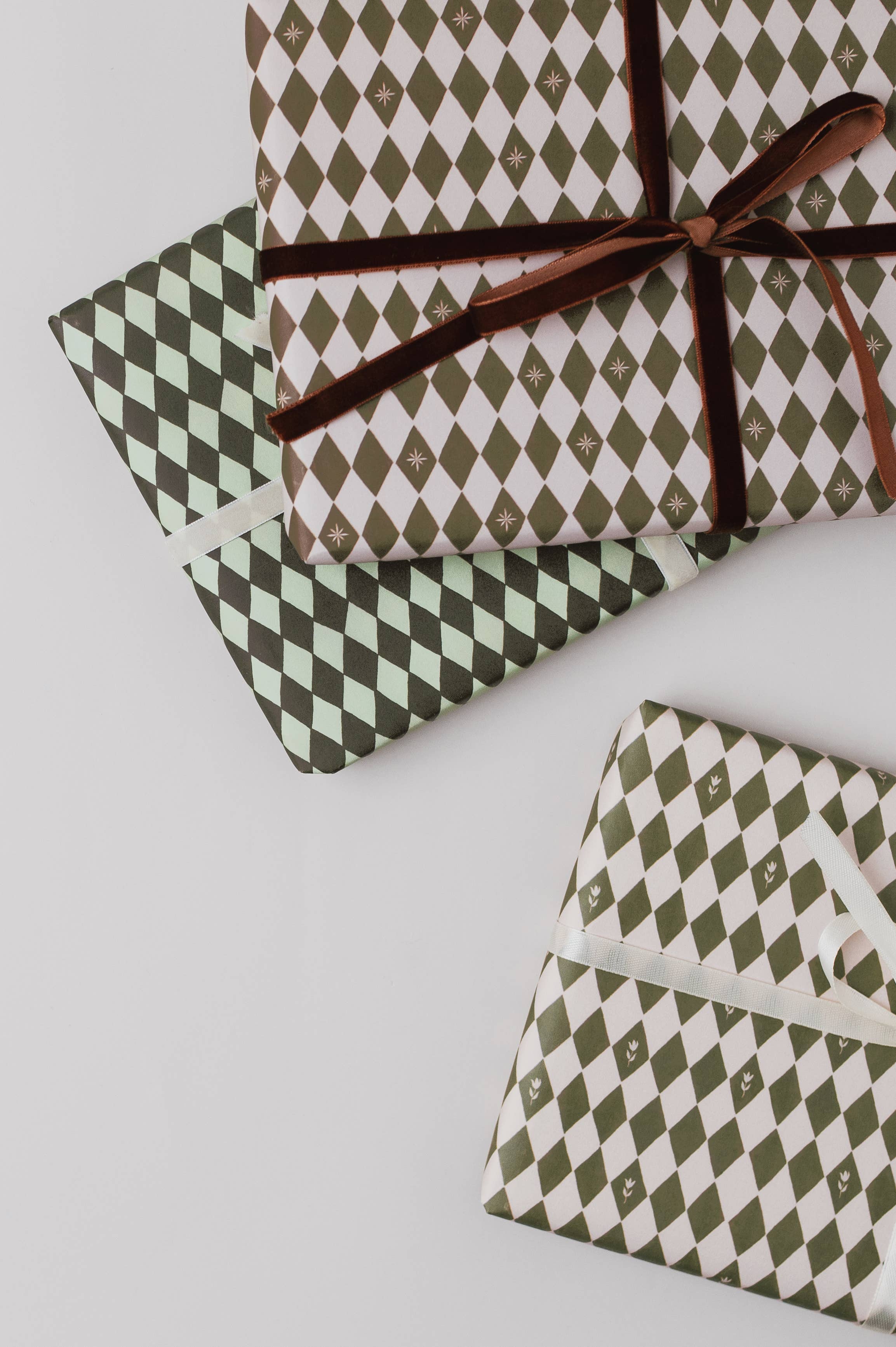 STAR DIAMOND HARLEQUIN LUXURY GIFT WRAP