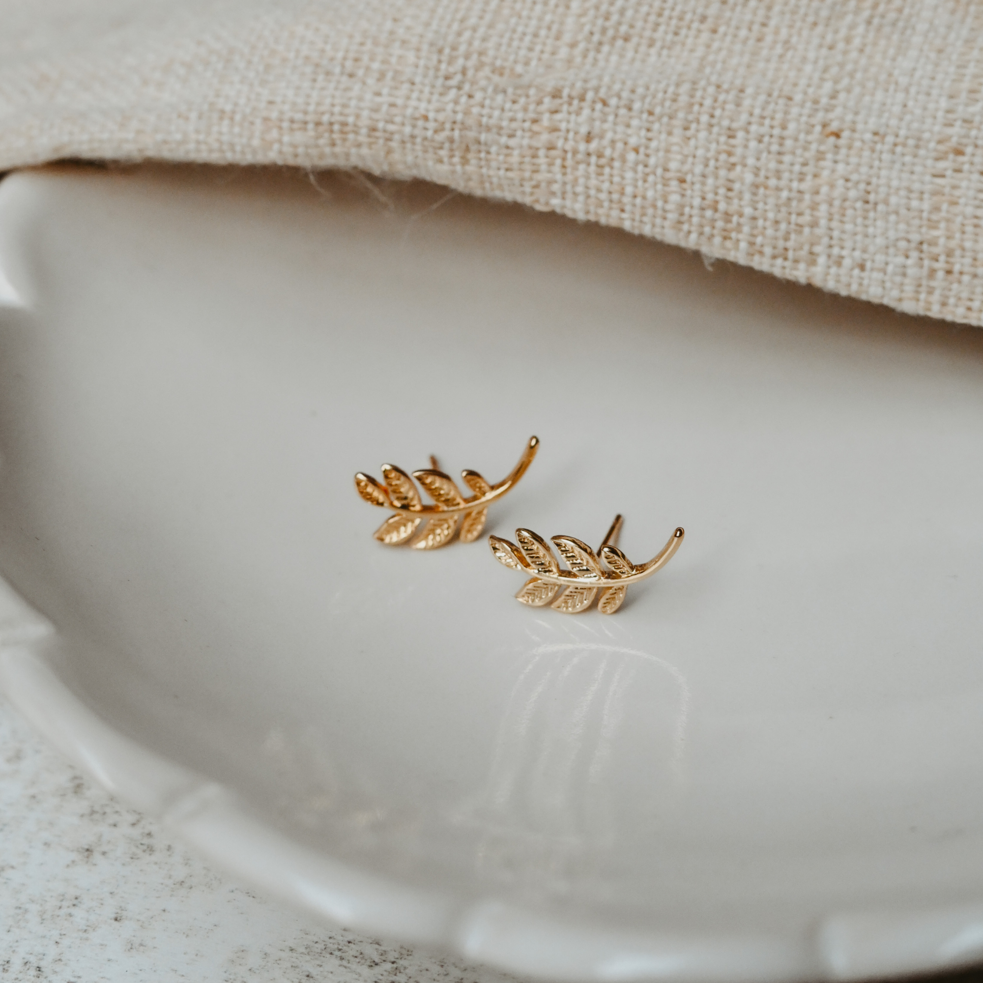 Cosmos Studio Leaf Stud Earrings
