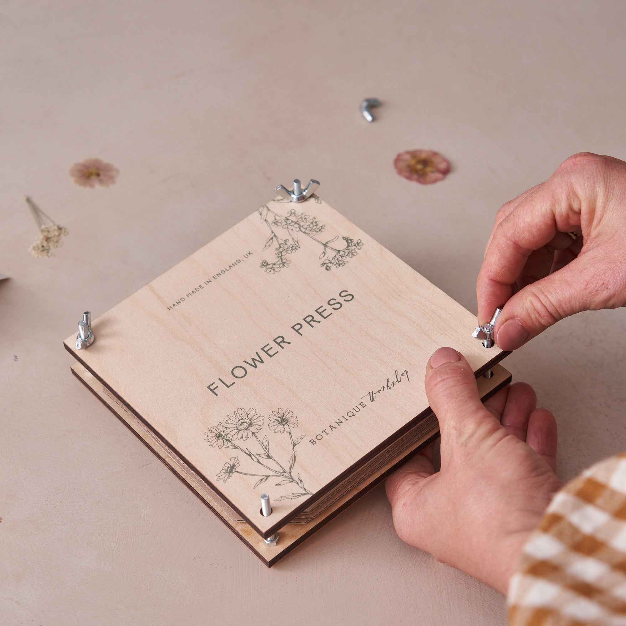 diy flower press kit by Botanique Workshop