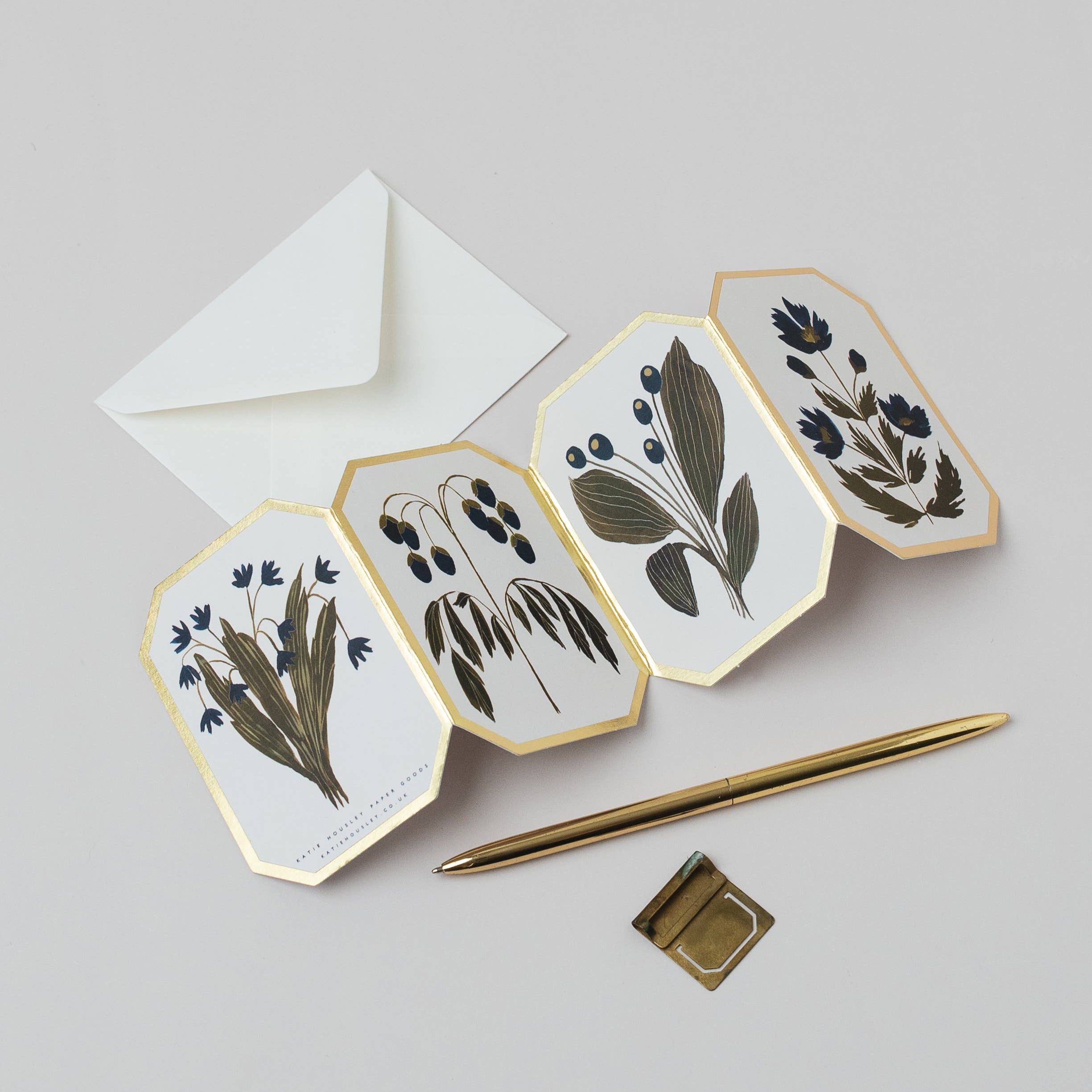 CONCERTINA BOTANICAL BLUE FLOWER DIE CUT MINI CARD