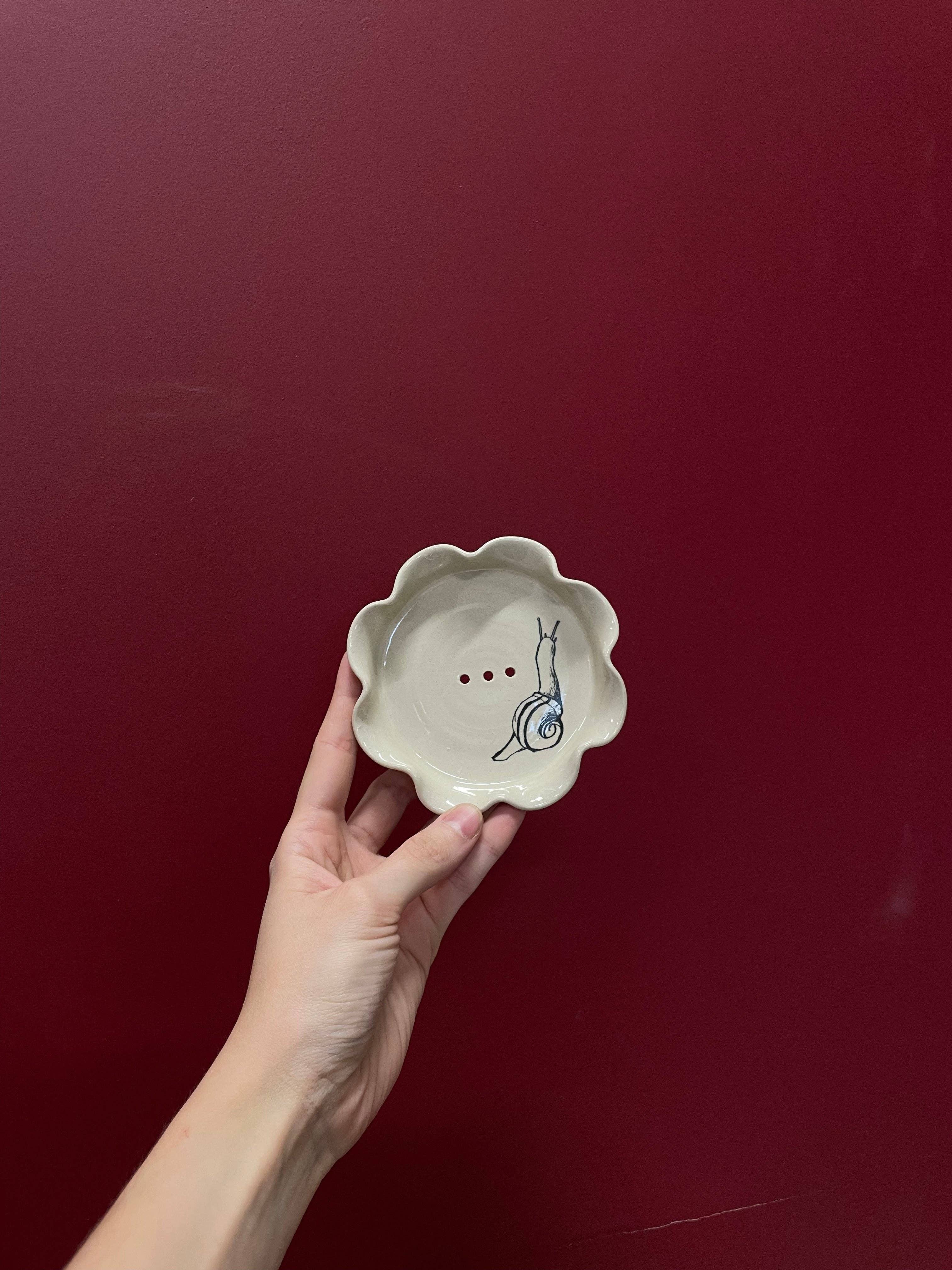 Frilly Soap Dish | Snail