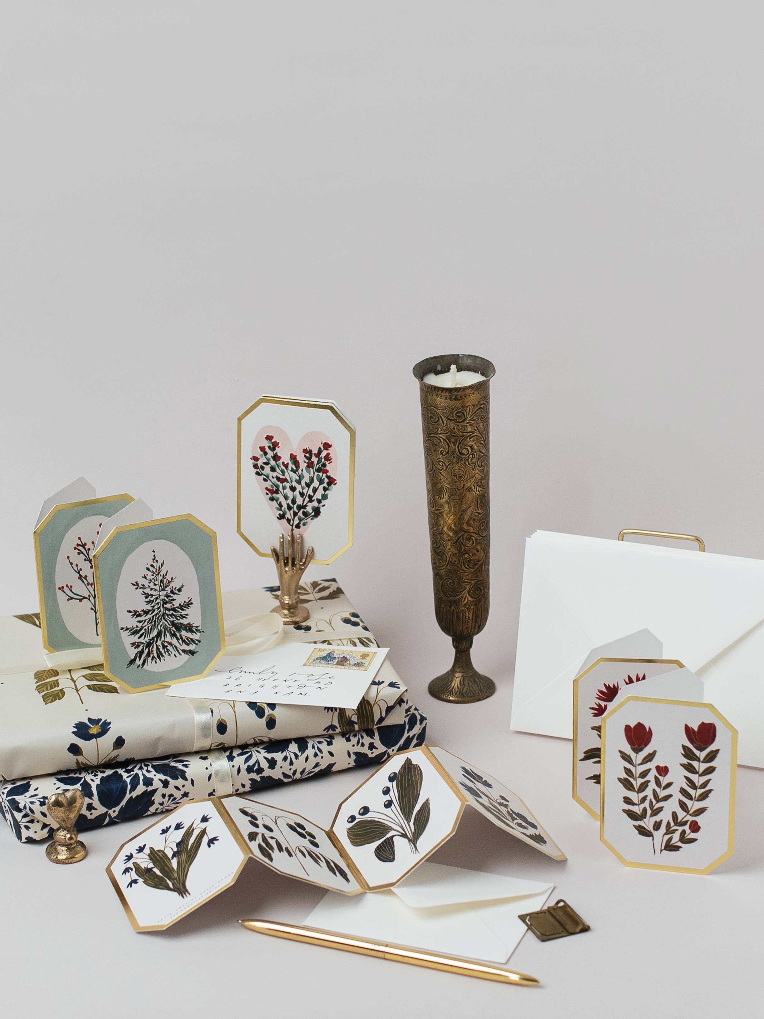 CONCERTINA BOTANICAL BLUE FLOWER DIE CUT MINI CARD