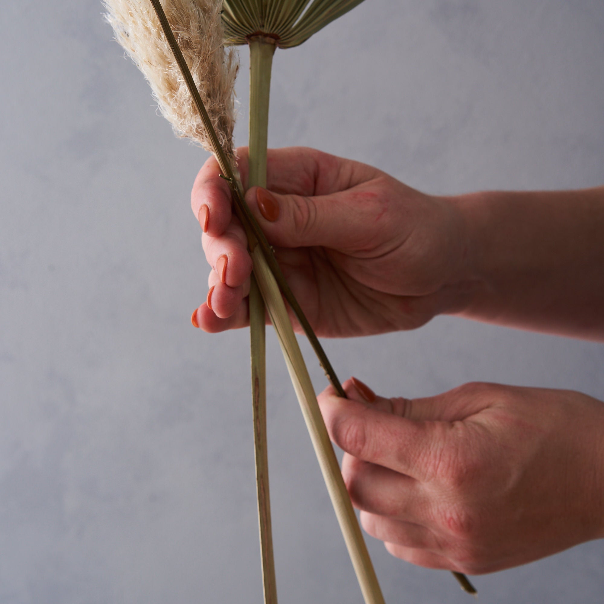 dried flower bouquet arranging