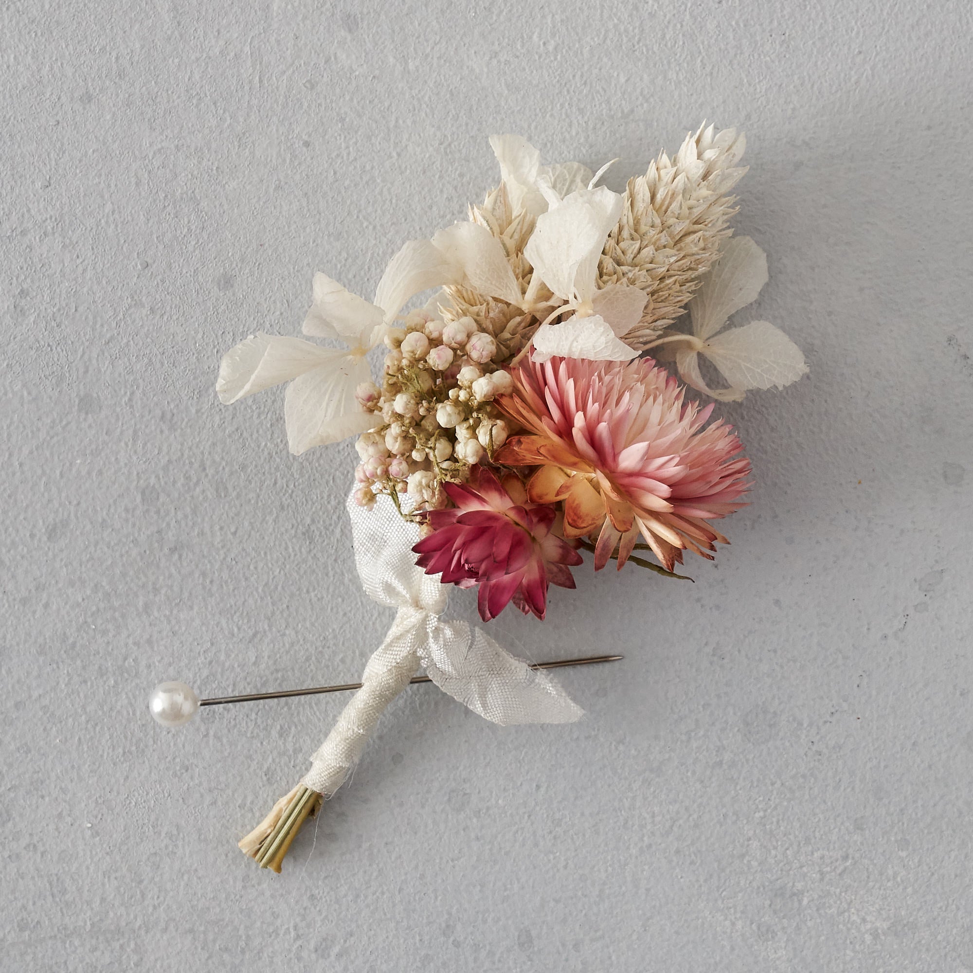 Dried flower buttonhole : dusty pink