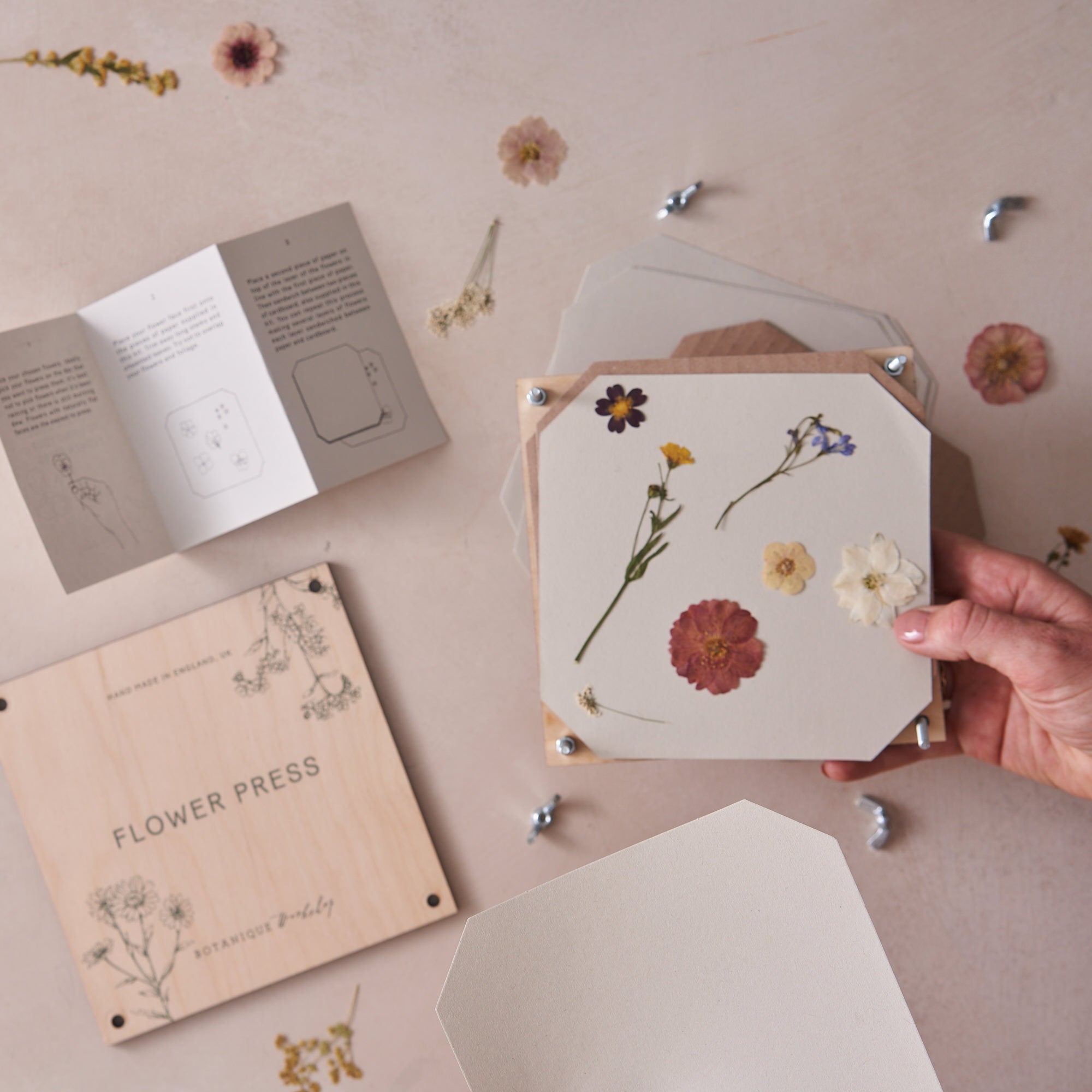 diy flower press kit by Botanique Workshop