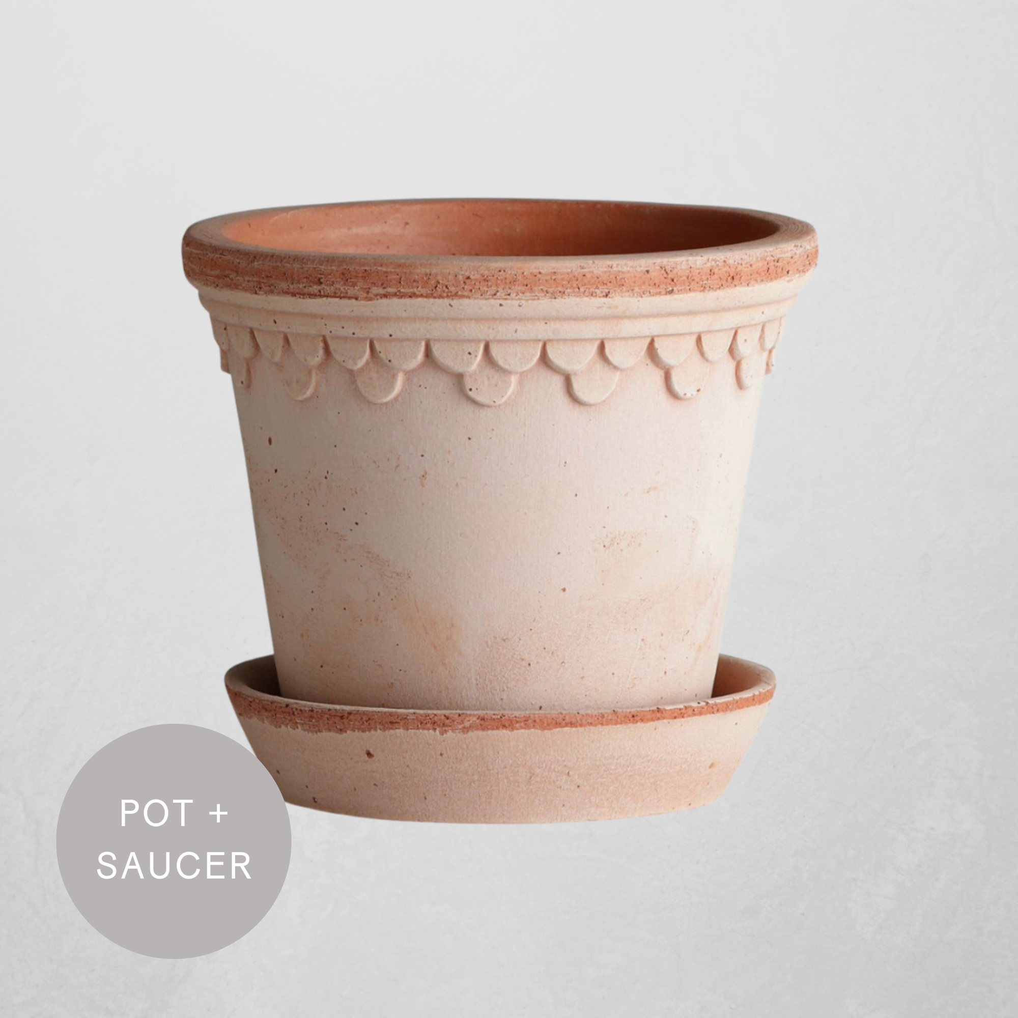 Bergs Potter terracotta copenhagen pot with scalloped detail